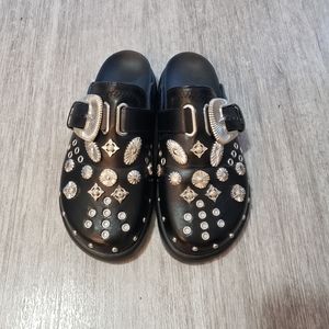 Black Slip On Mule Clogs w Silver Studs W7